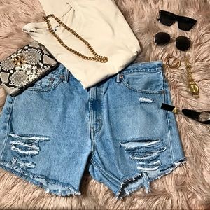 VINTAGE LEVI’S distressed denim shorts